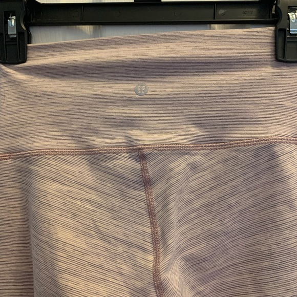 Lulu lemon Align women’s capri leggings - Picture 3 of 7